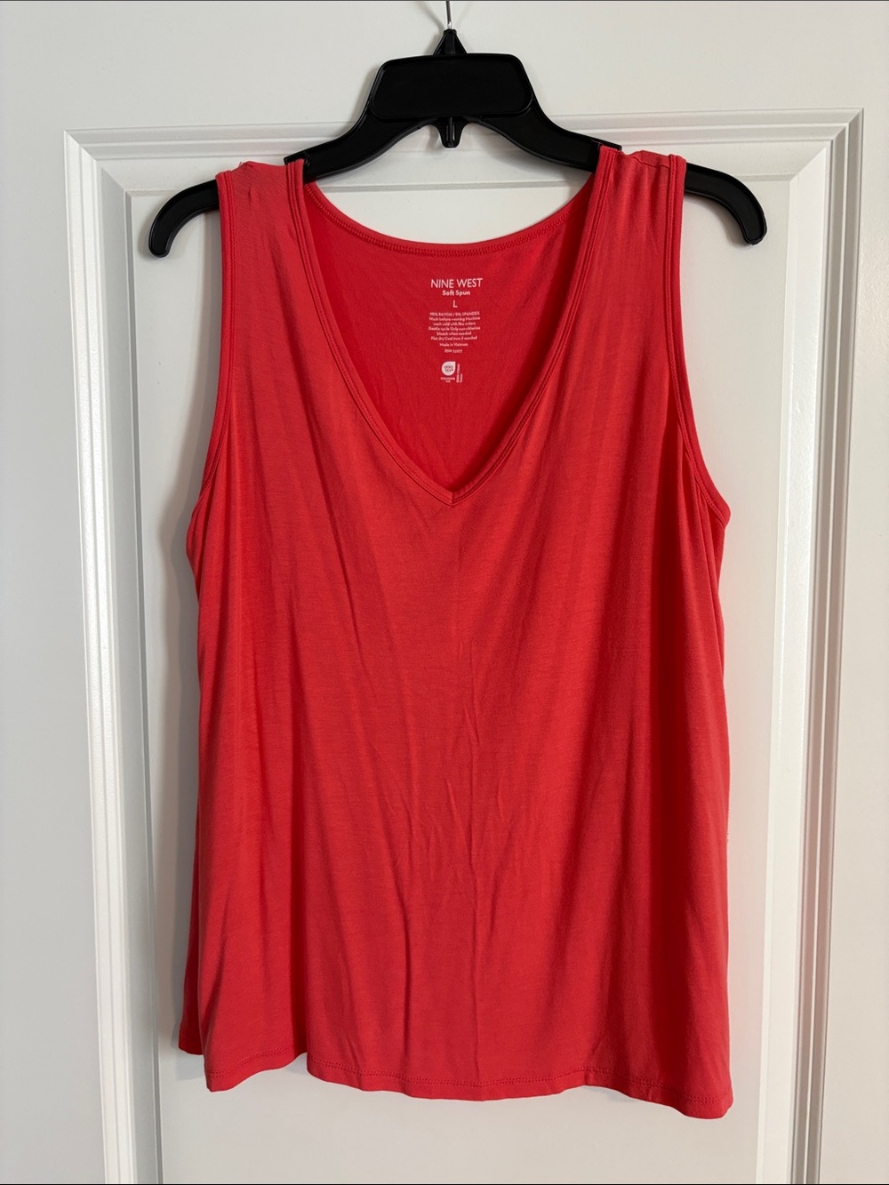 Nine West Women's coral V-neck Sleeveless Tank Top